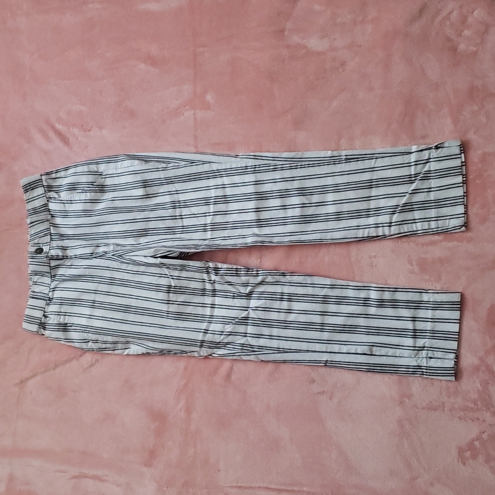 Hollister Ultra High Rise Cropped Jean
